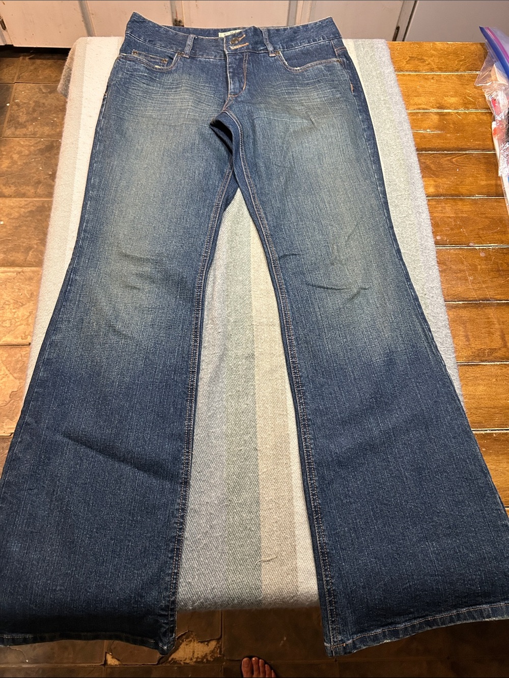 Express Blue Flare Jeans — Wide Leg Denim 8L